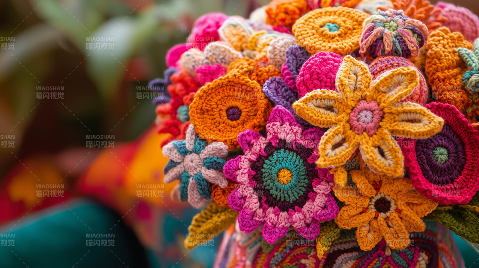 钩针编织的彩色花束图片