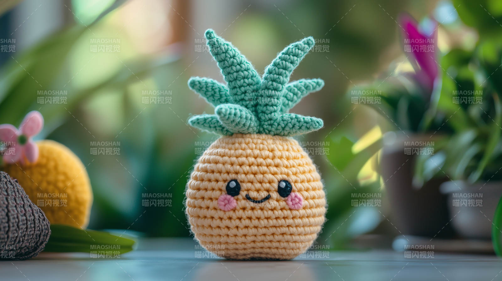 可爱菠萝毛绒玩具图片