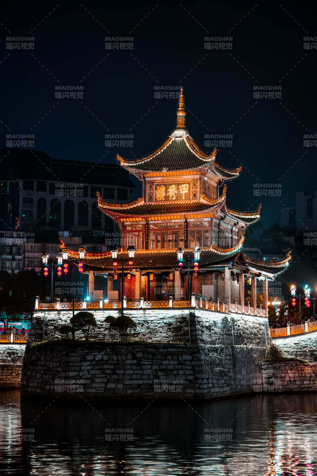 甲秀楼夜景图片