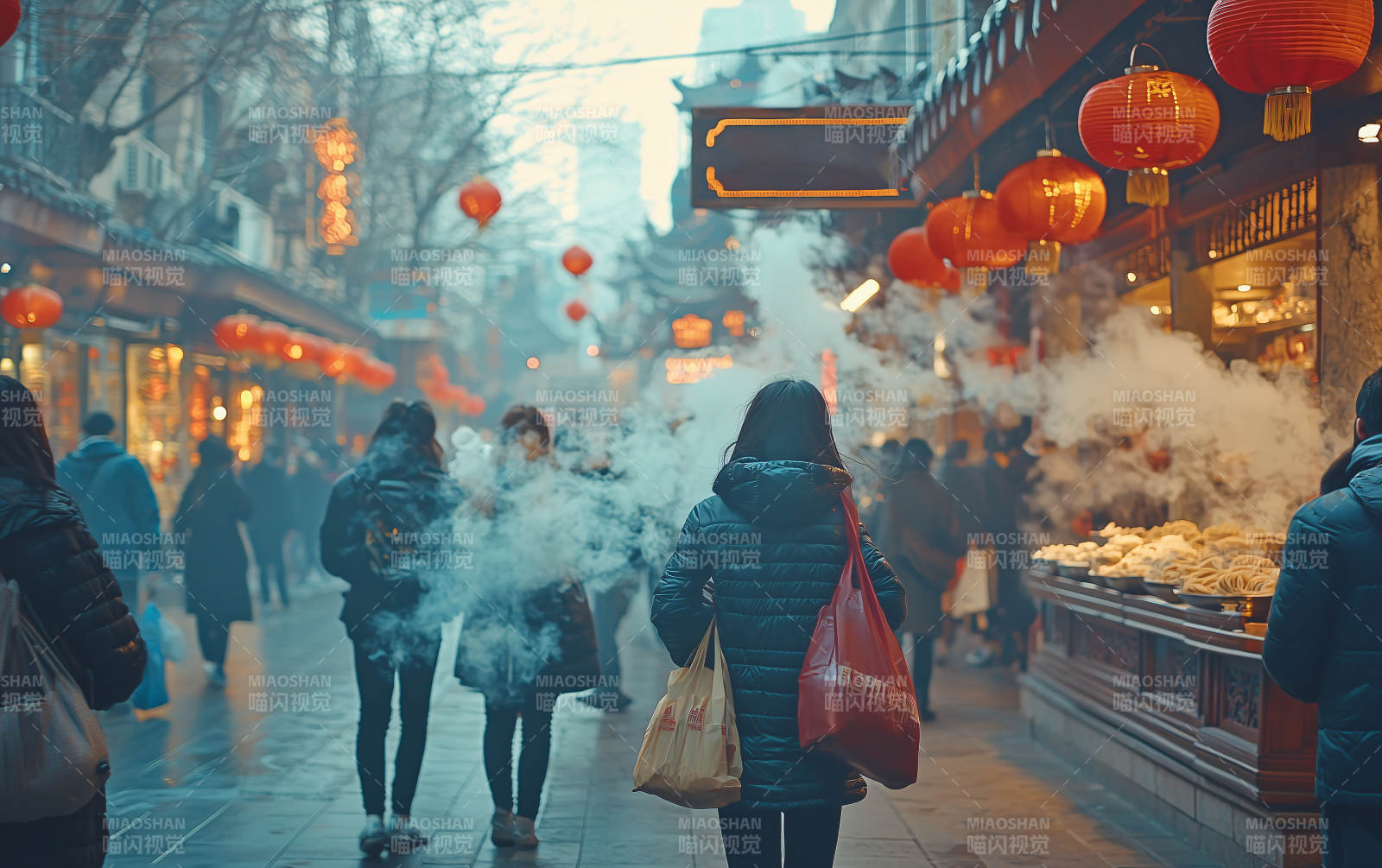 烟火街市 人潮涌动图片