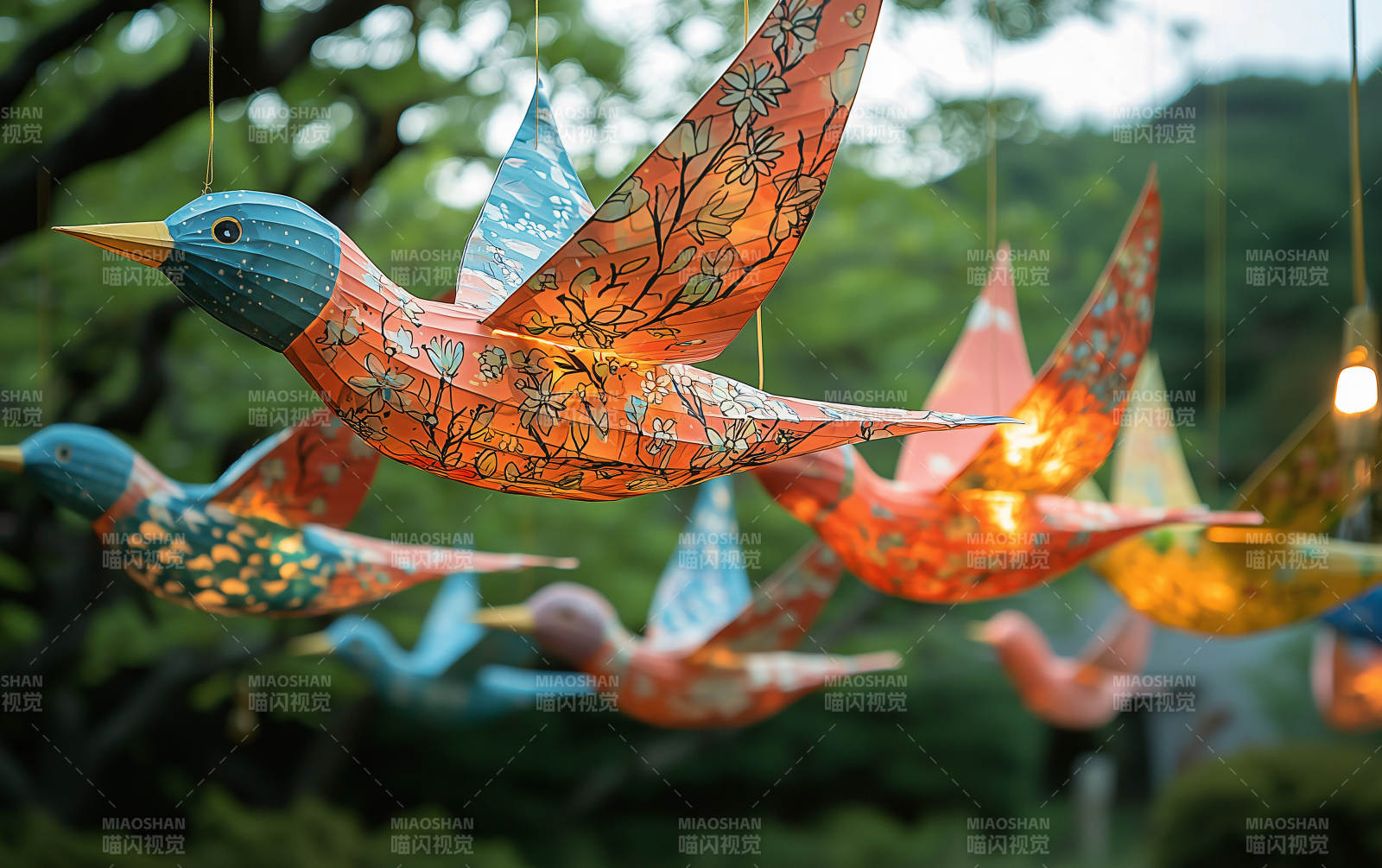 彩鸟灯饰悬空飞图片