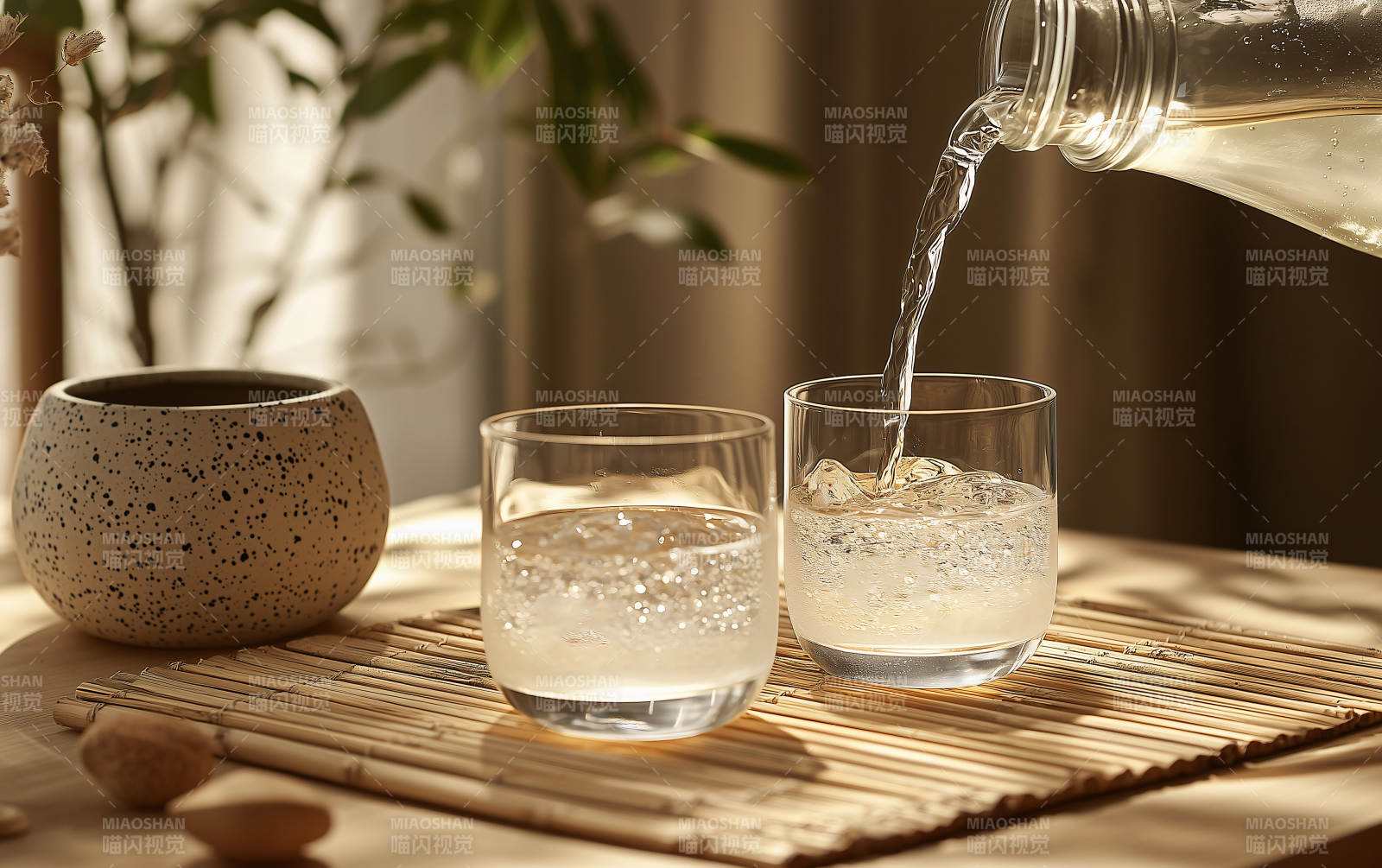 清泉入杯 静享时光图片