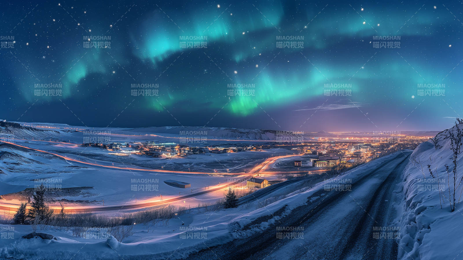 极光映雪夜图片