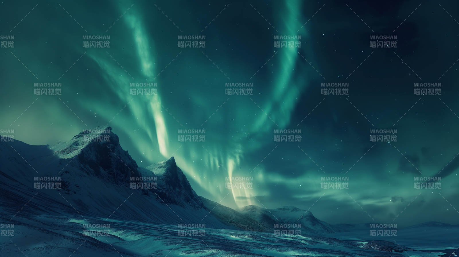 极光映雪峰图片