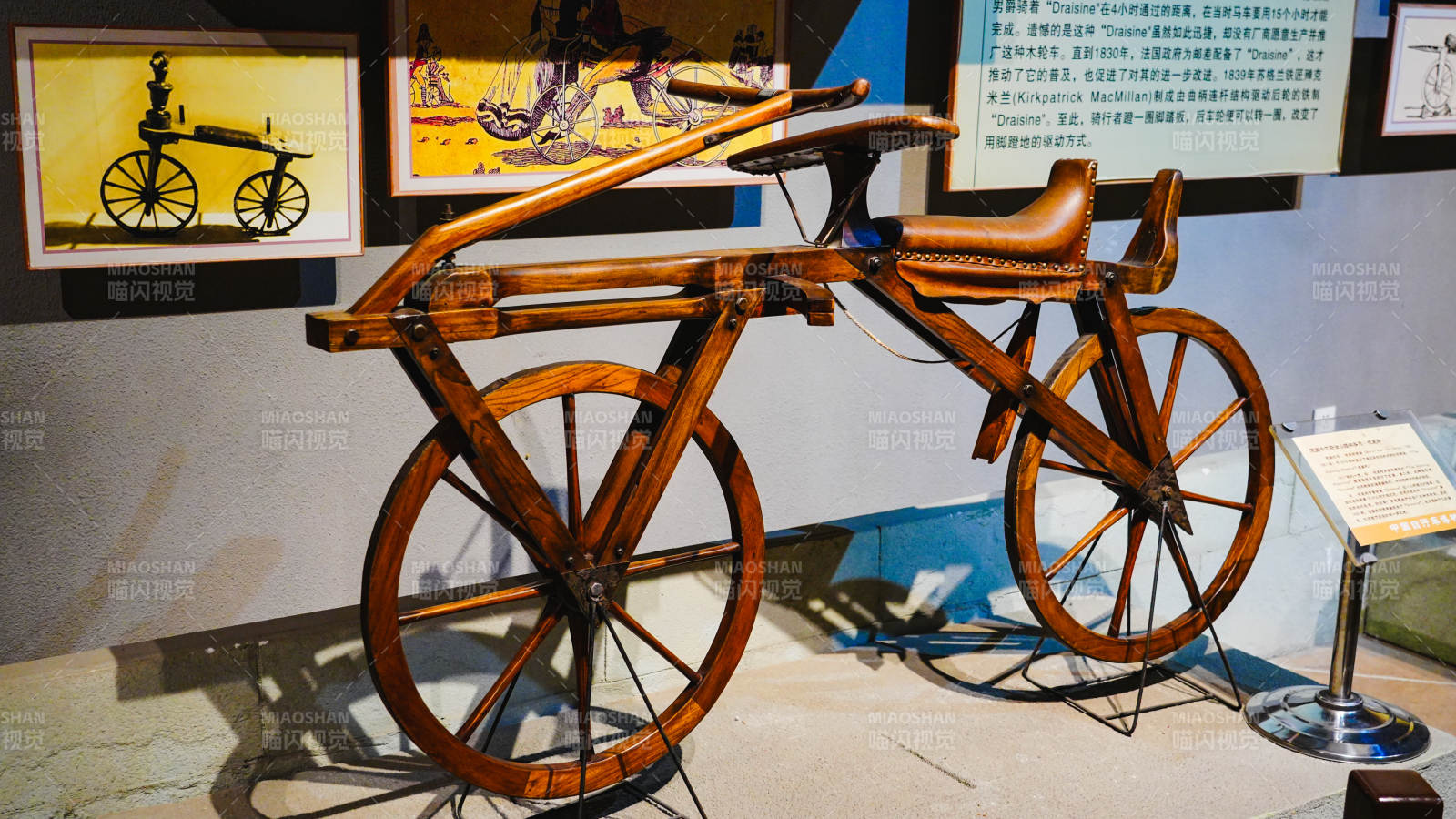 古董自行车展示图片