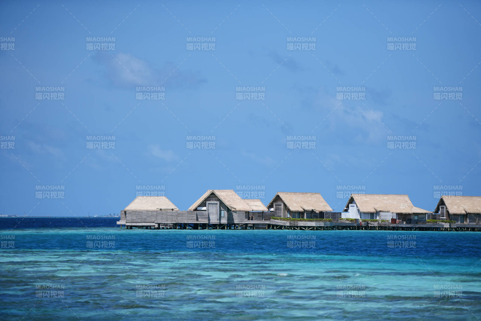 马尔代夫 海景木屋 碧波荡漾图片