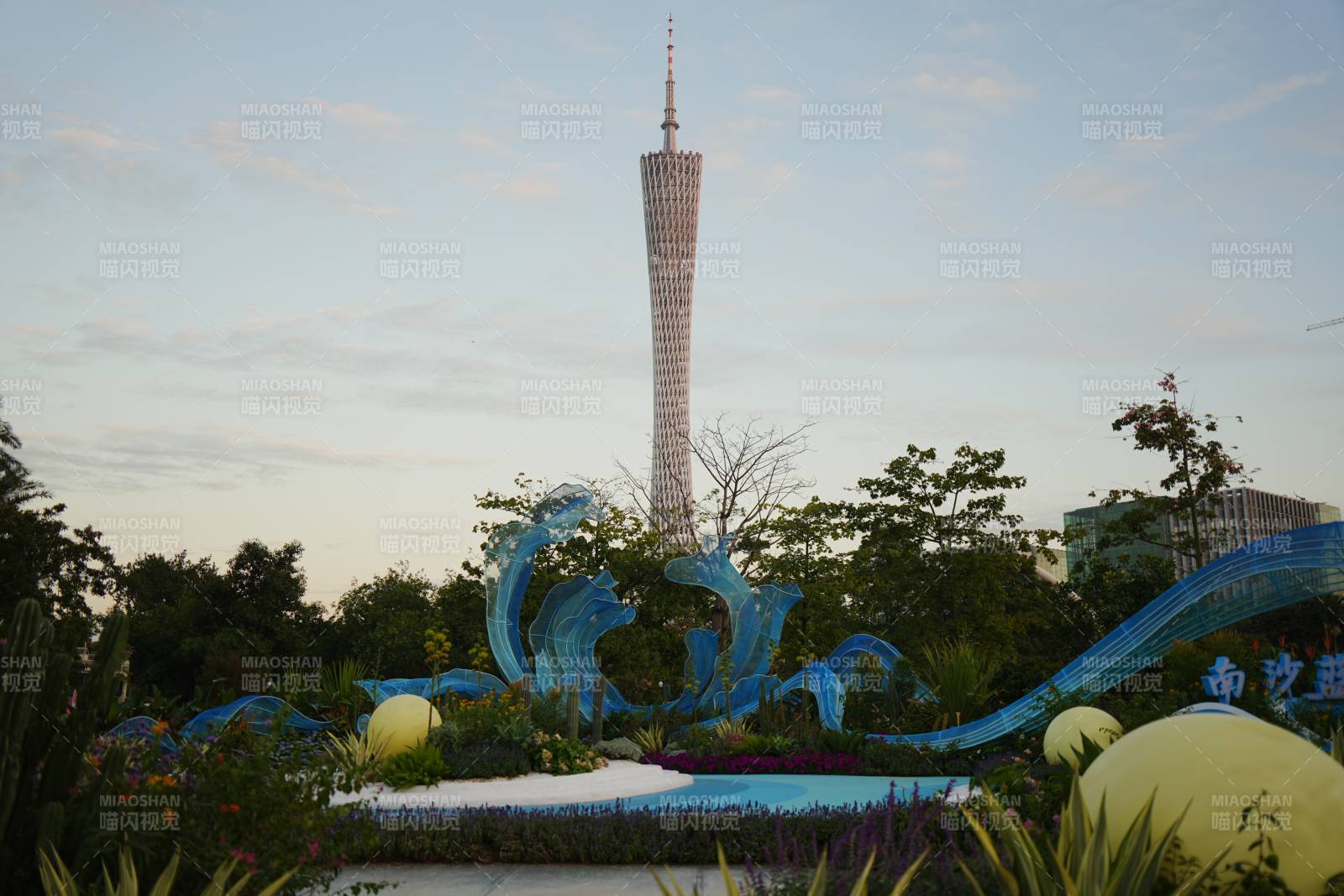 广州塔前的花海雕塑图片