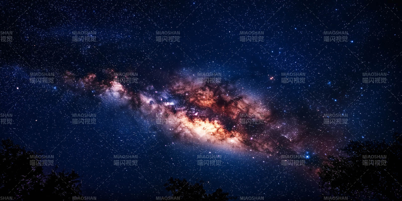 银河璀璨夜空图片