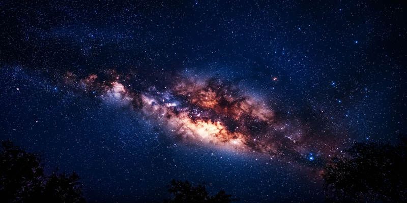 银河璀璨夜空图片