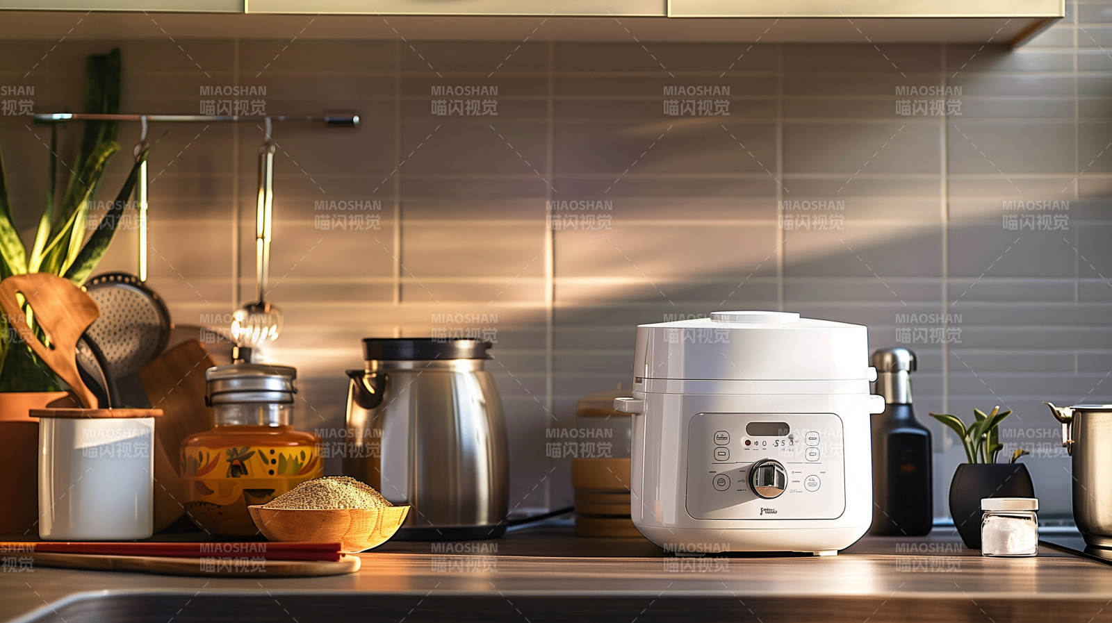 厨房里的电饭煲图片