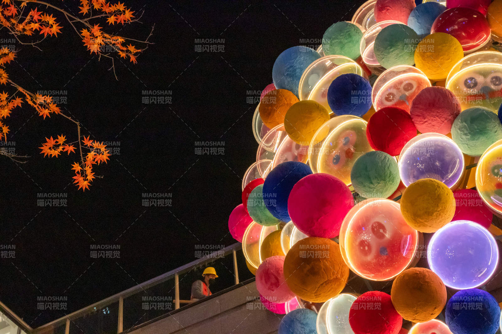 彩灯夜景璀璨夺目图片