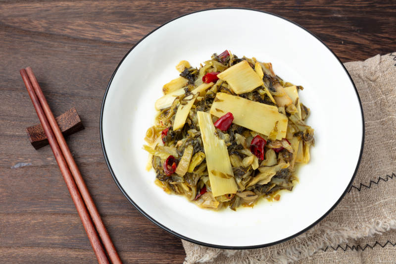 酸菜炒笋片图片