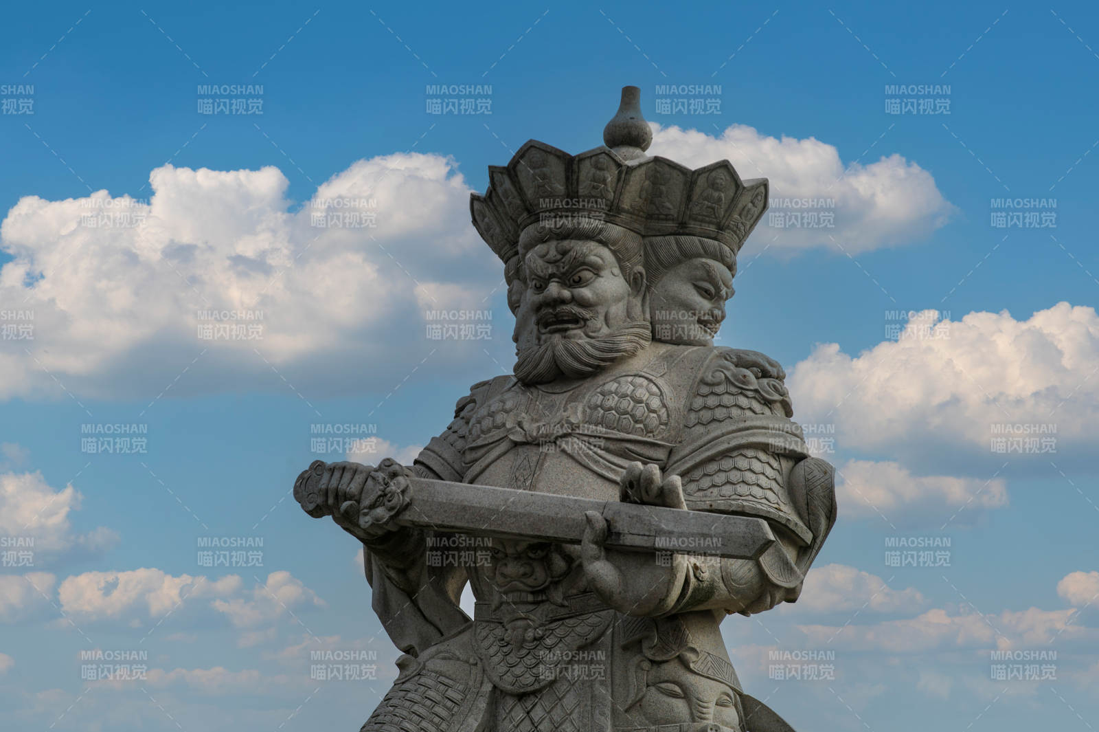 霞浦风光石雕武士持剑图片