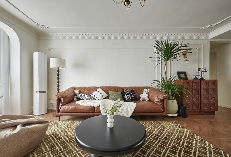 现代客厅温馨布置图片