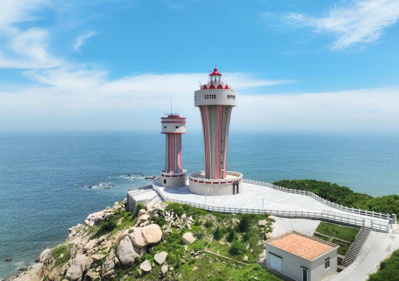 广东省汕头市南澳岛三囱崖灯塔航拍图片