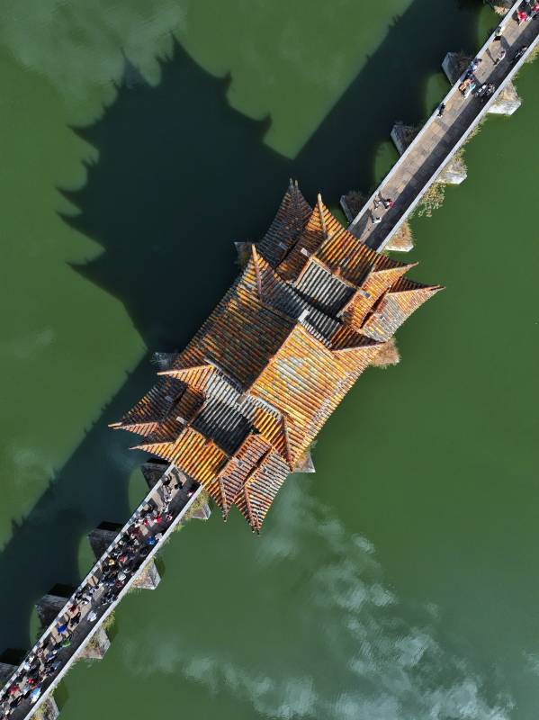 云南建水双龙桥图片