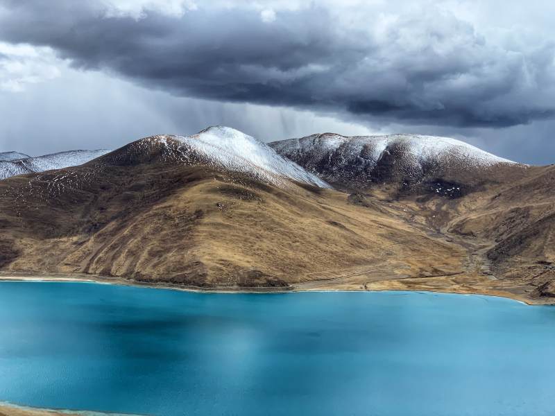 羊湖 雪山湖光云影图片
