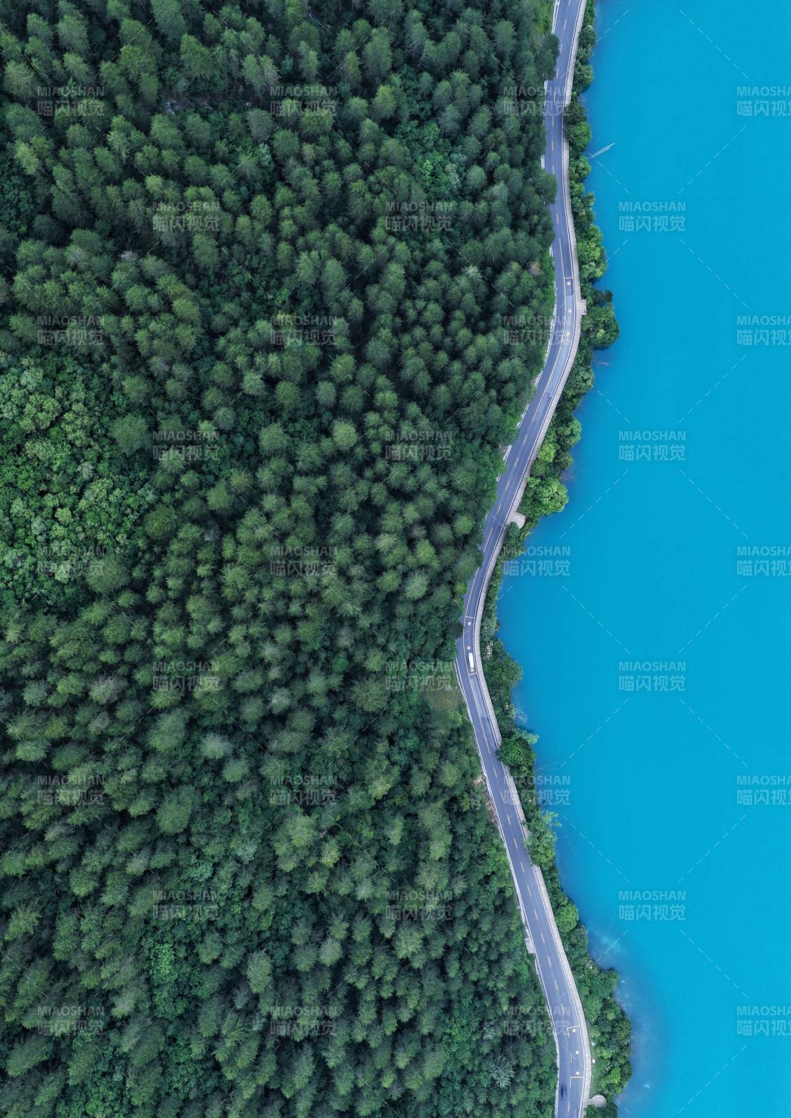 九寨沟犀牛海环湖公路航拍图片