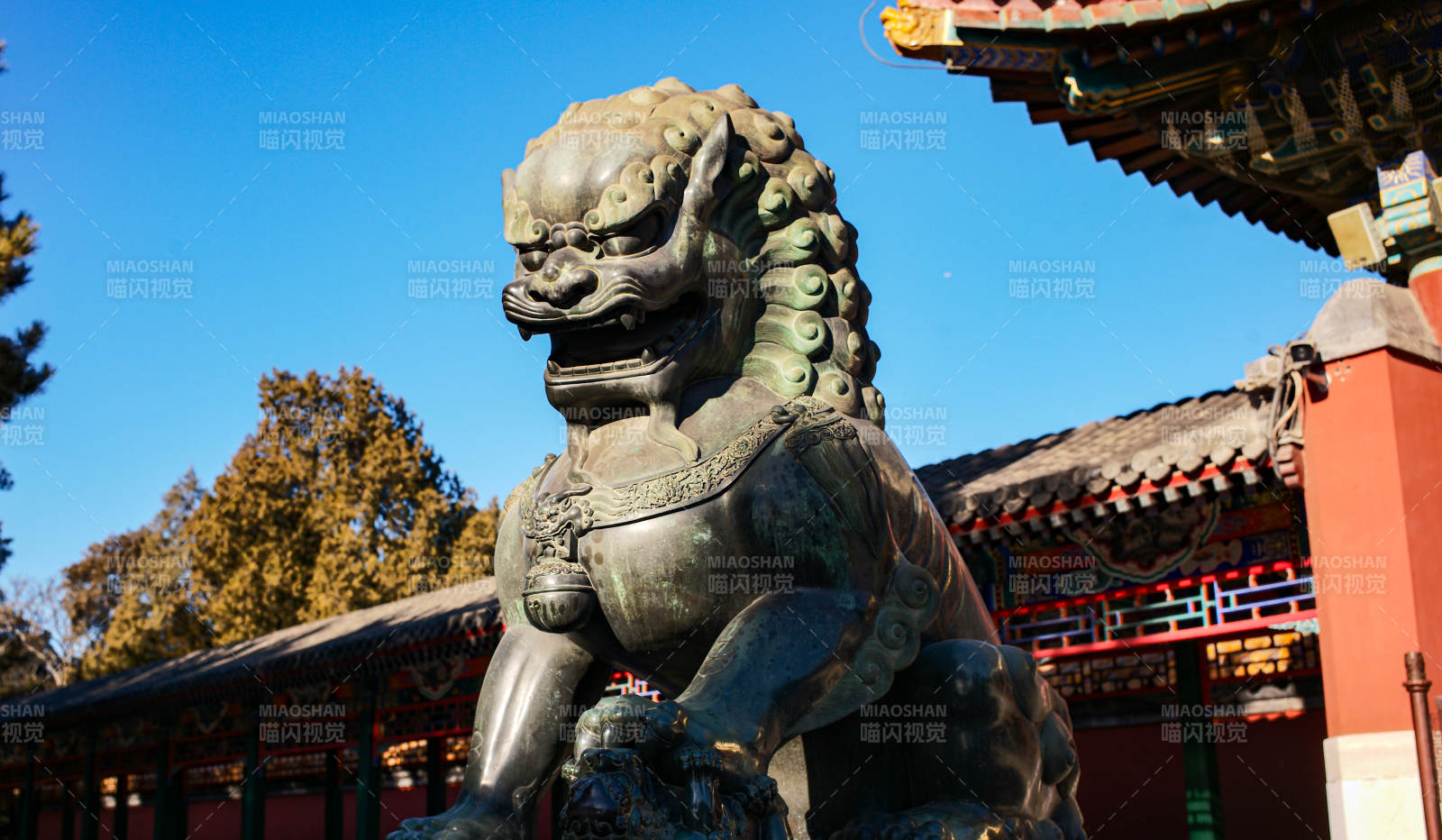 颐和园佛香阁石狮守庙门图片