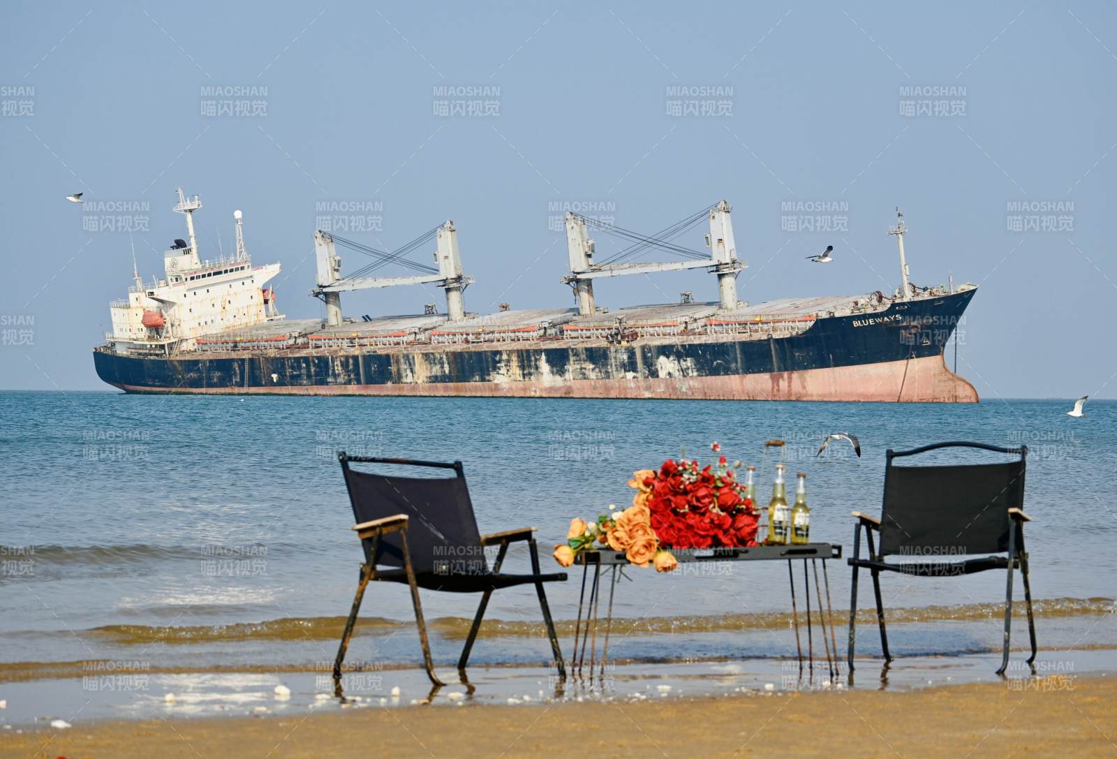 威海布鲁威斯号海边餐桌图片