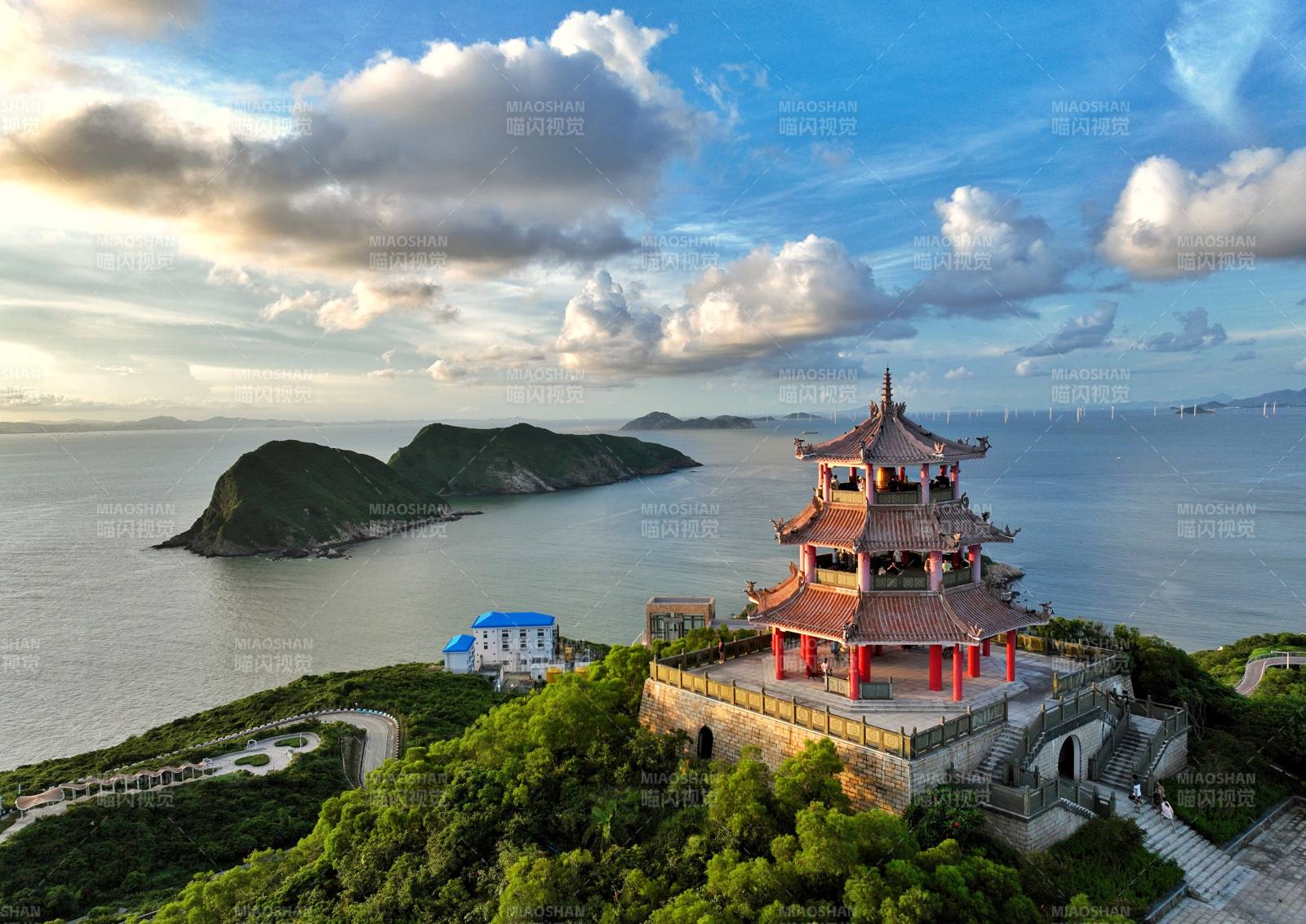 广东省珠海市东澳岛蜜月阁观景台航拍图片