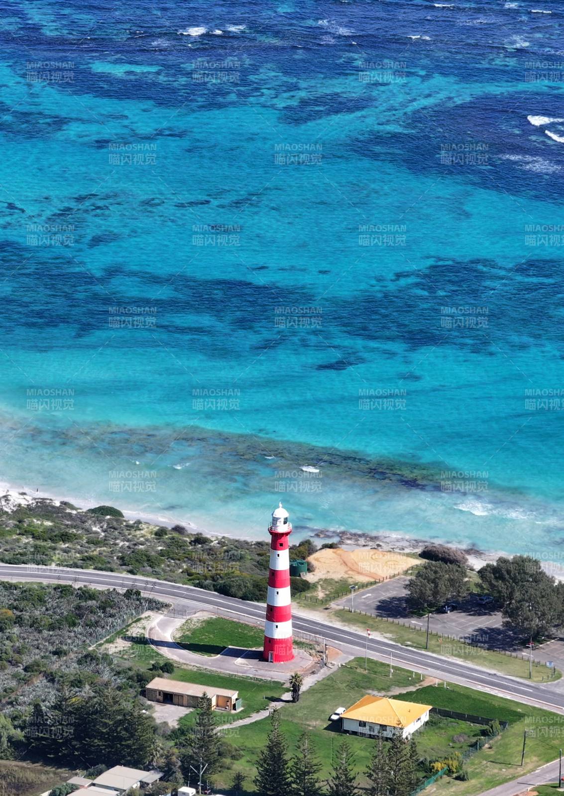 澳大利亚杰拉尔顿海边的摩尔角灯塔图片