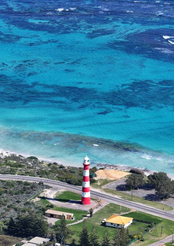 澳大利亚杰拉尔顿海边的摩尔角灯塔图片