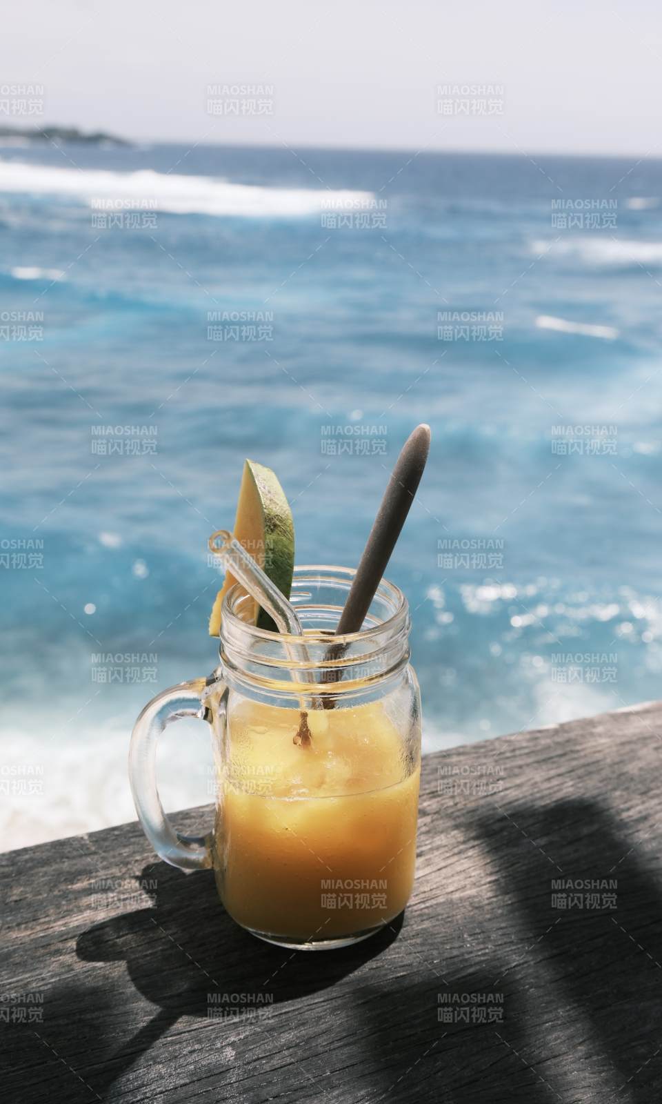 海边芒果饮图片