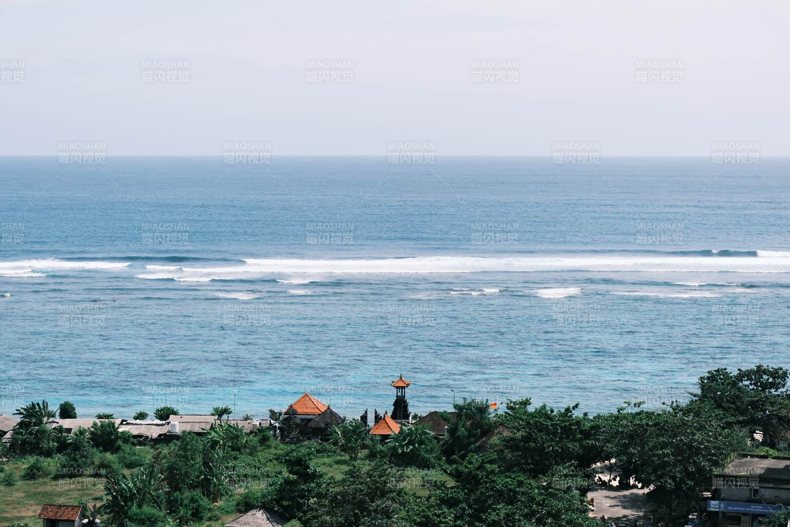 海天一色 静谧海岸 巴厘岛潘达瓦海滩图片