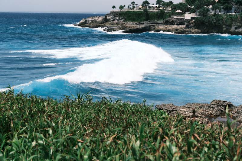碧海浪涌绿岸 浪花 海浪图片