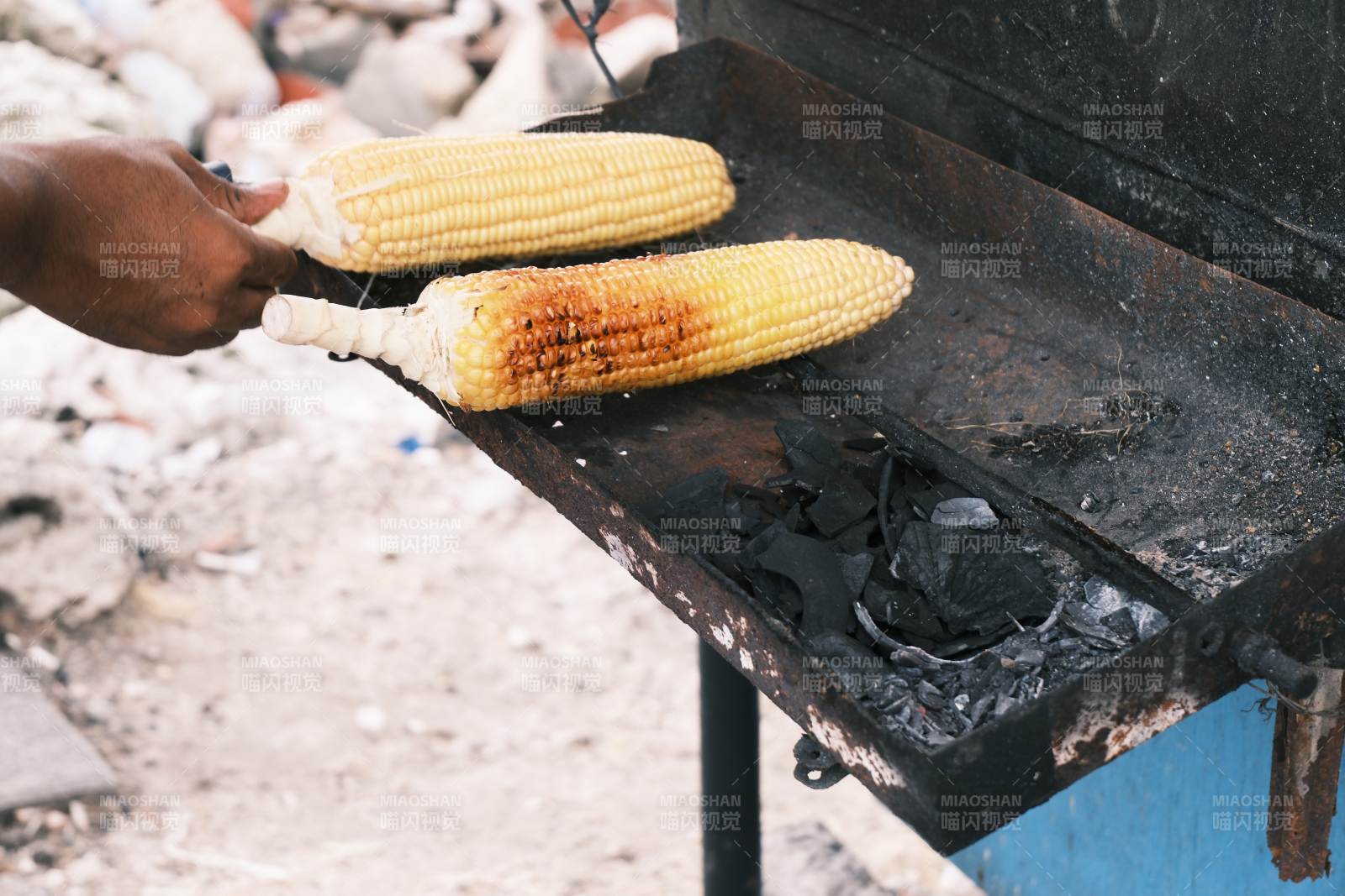 烤玉米图片