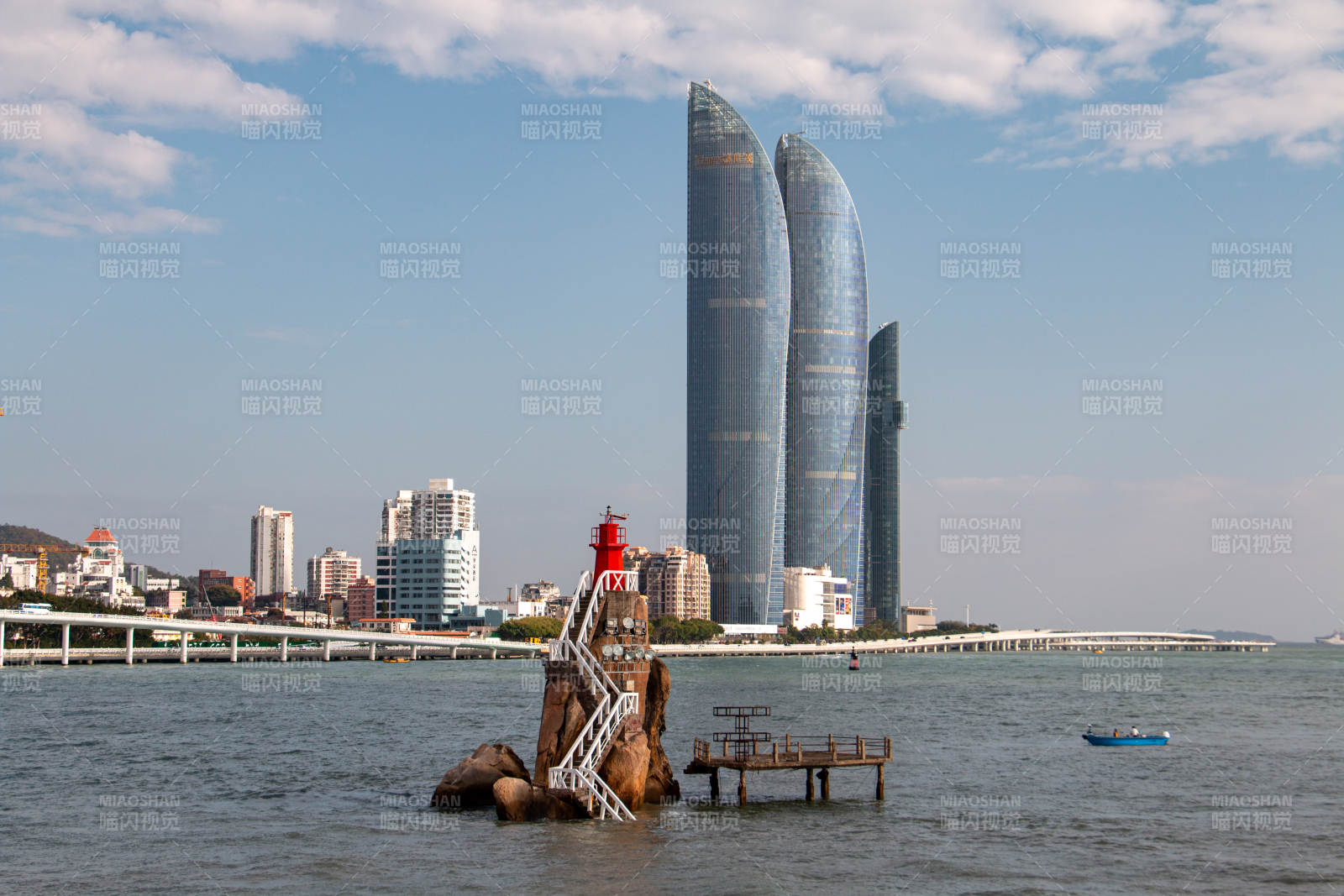 厦门鼓浪屿视角双子塔海景图片