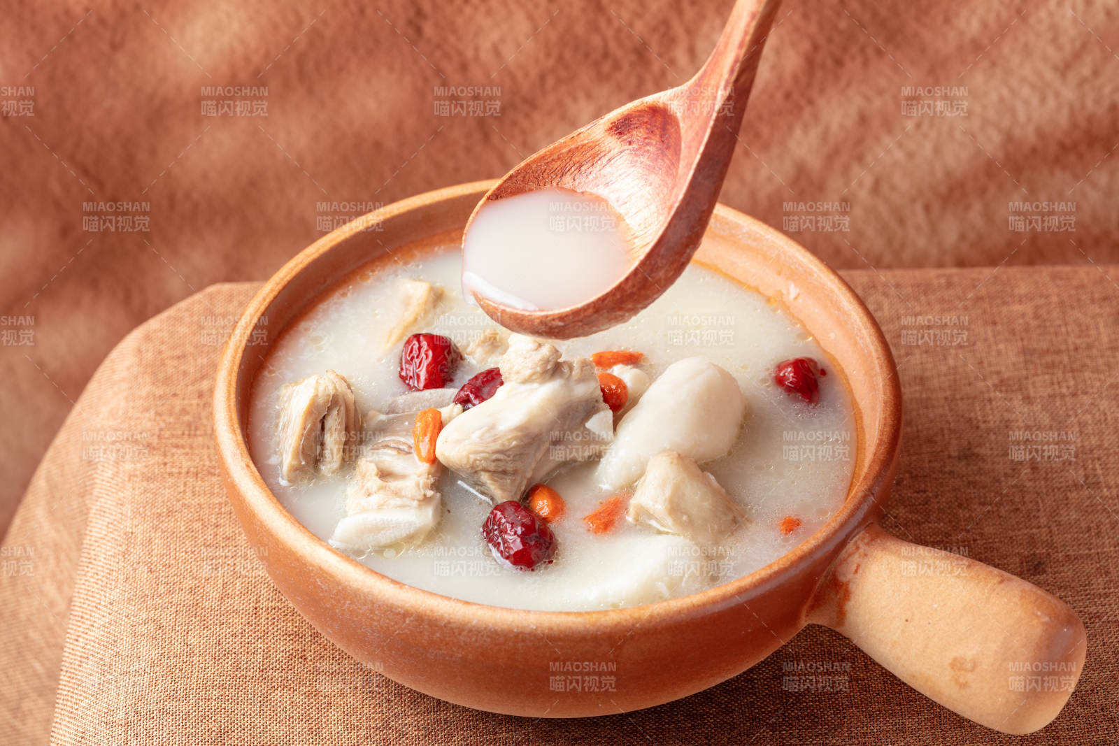 山药羊排汤图片