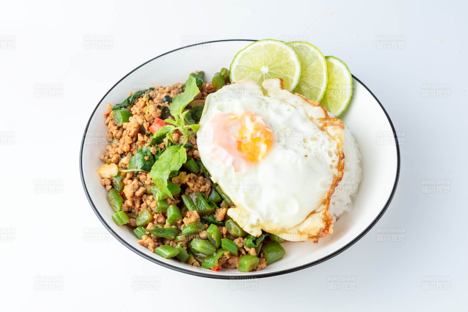 泰式打抛饭配煎蛋图片