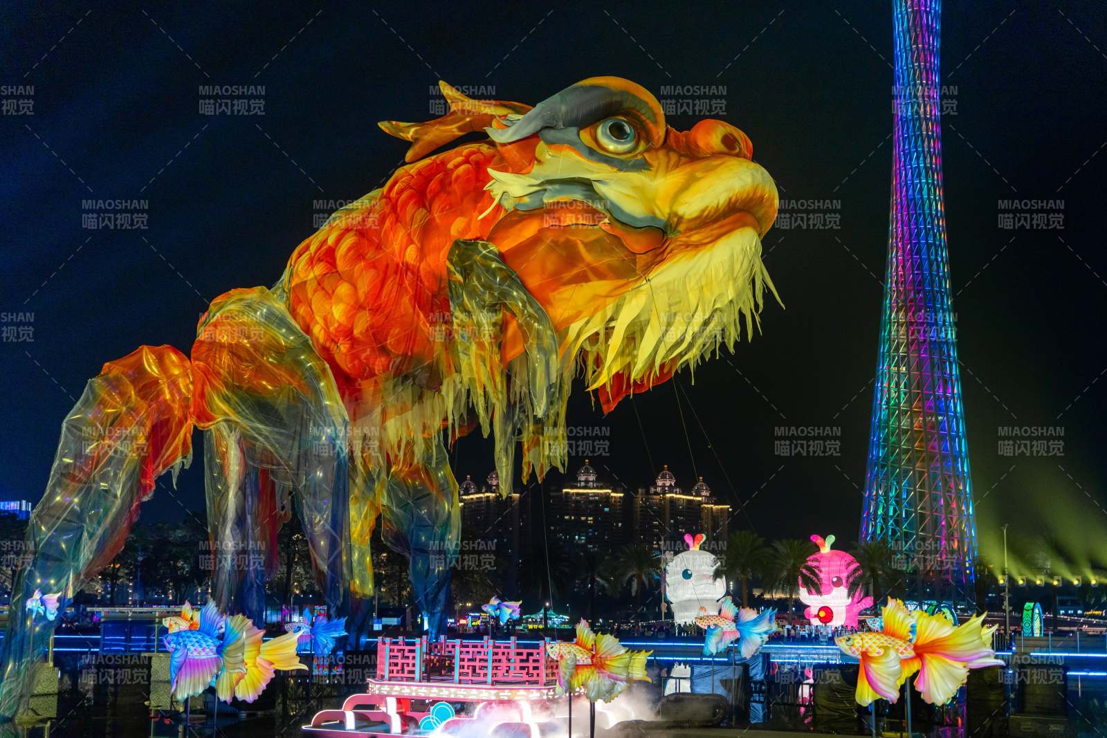 广州国际灯光节飞天鳌鱼装夜游灯会巨龙腾空图片