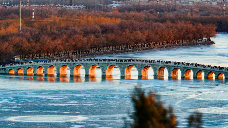 颐和园十七孔桥冬日映水色图片