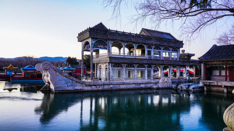 颐和园石坊湖景图片