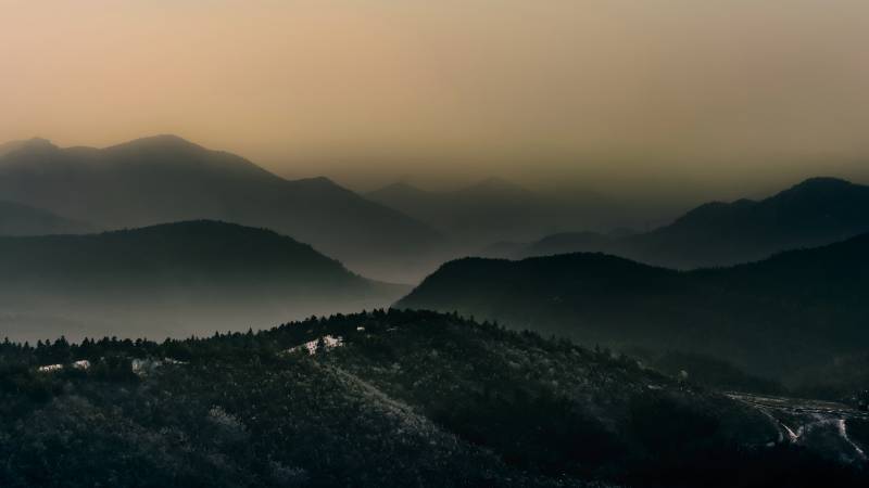 山峦叠翠暮色浓位于芜湖市三公山图片