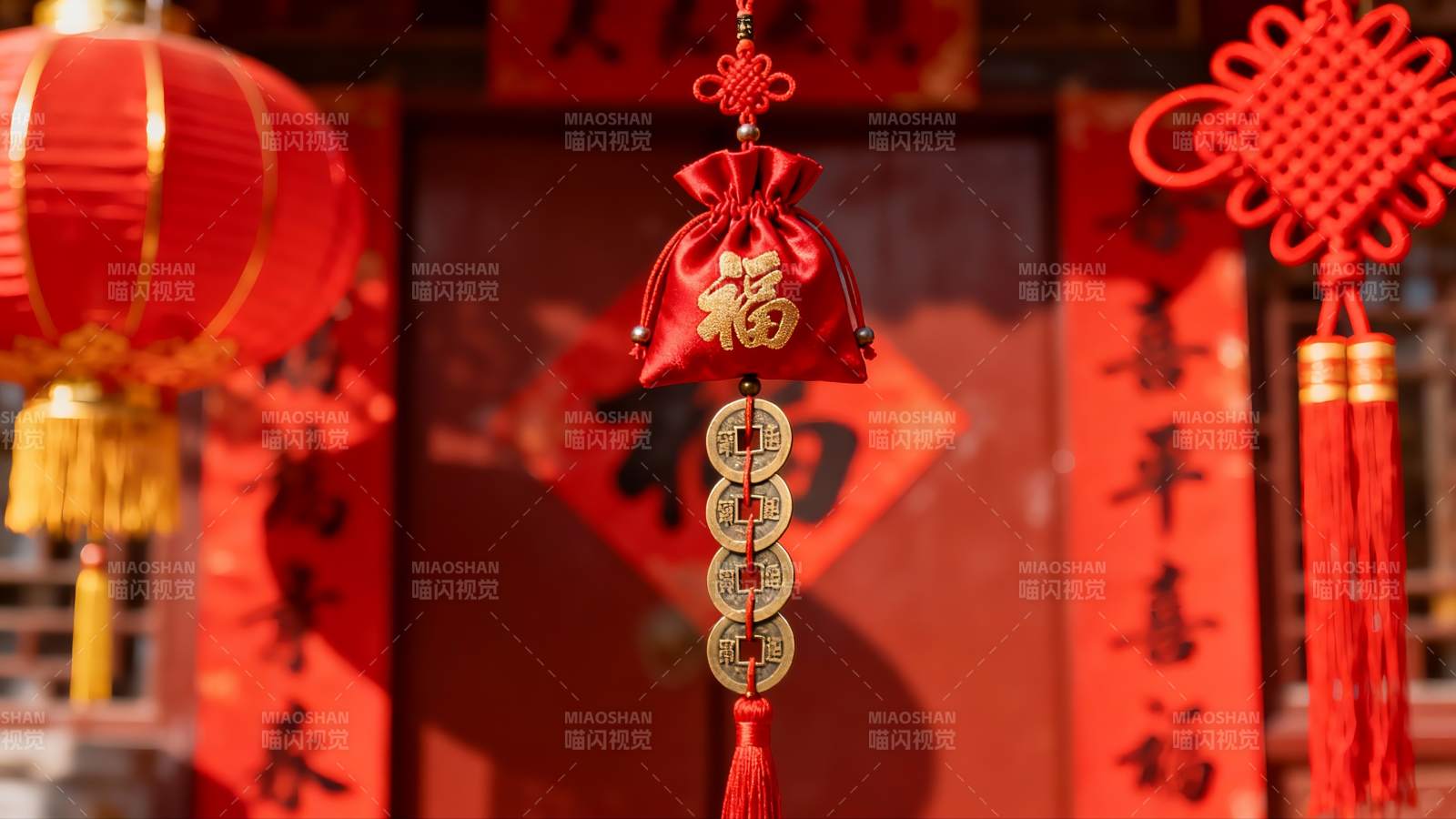 春节装饰挂件特写图片