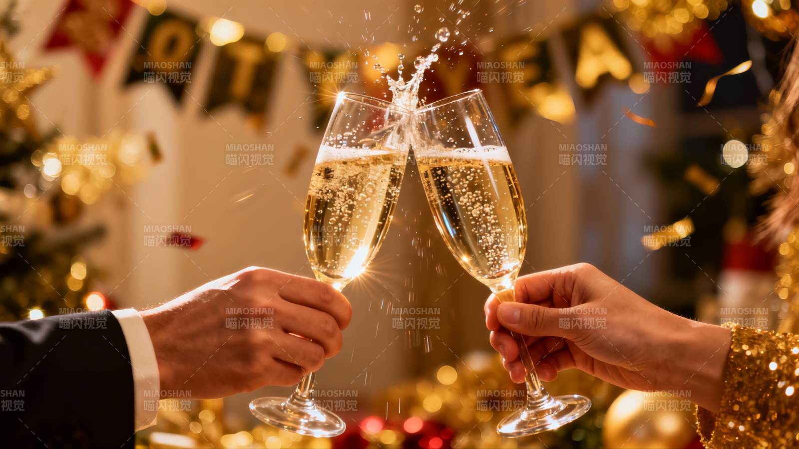 新年庆祝碰杯香槟图片