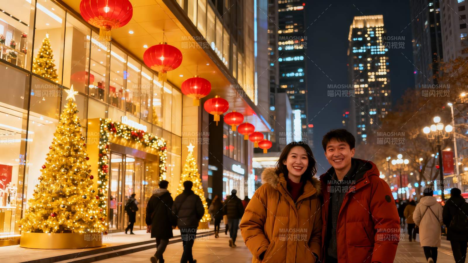 情侣夜街圣诞装饰前合影图片