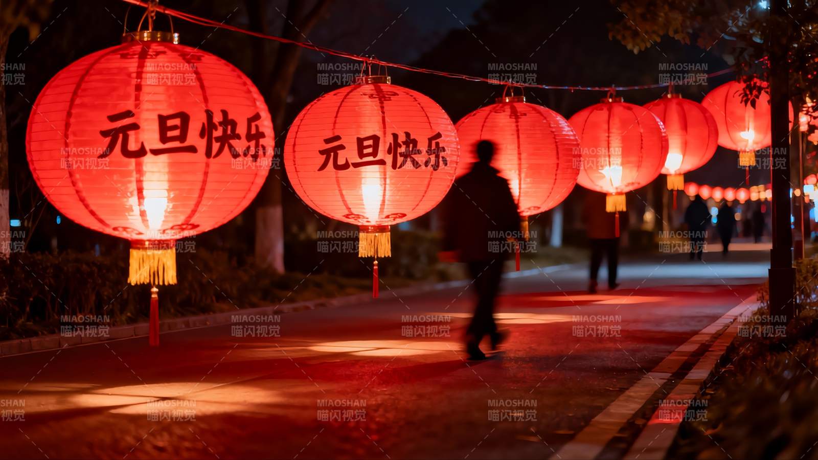 夜街红灯笼行人图片