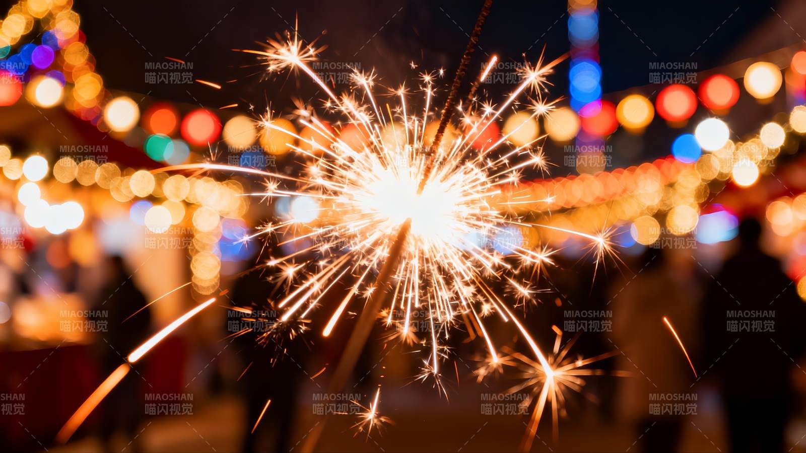 夜市烟花绽放光影璀璨图片