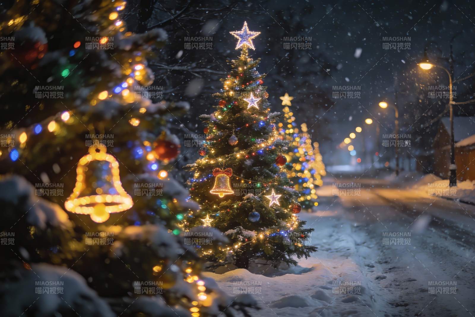 雪夜圣诞树灯光璀璨图片