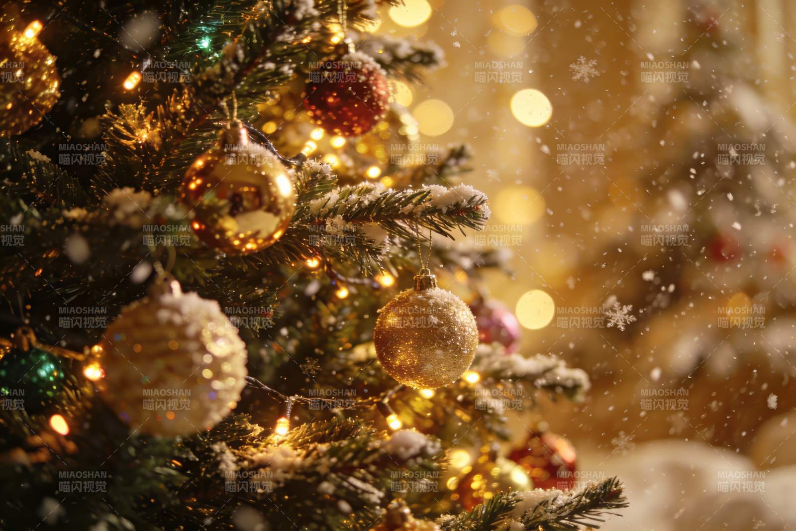 圣诞树挂饰雪景图片