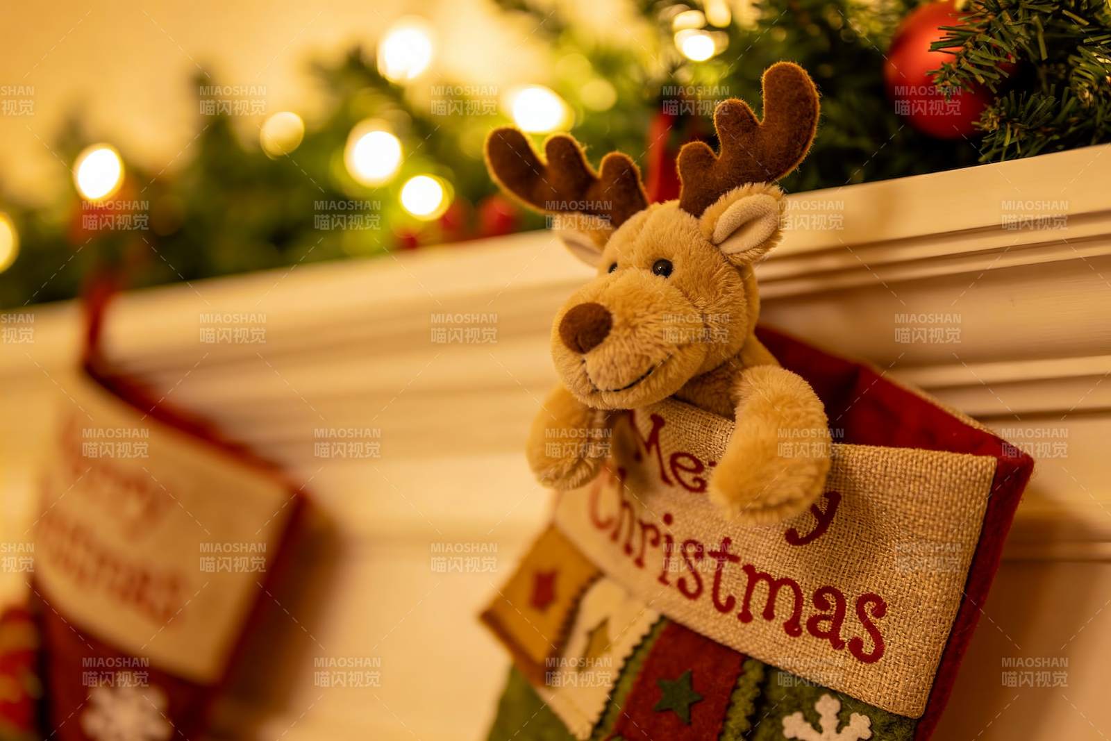 圣诞鹿玩偶挂饰节日氛围浓厚图片