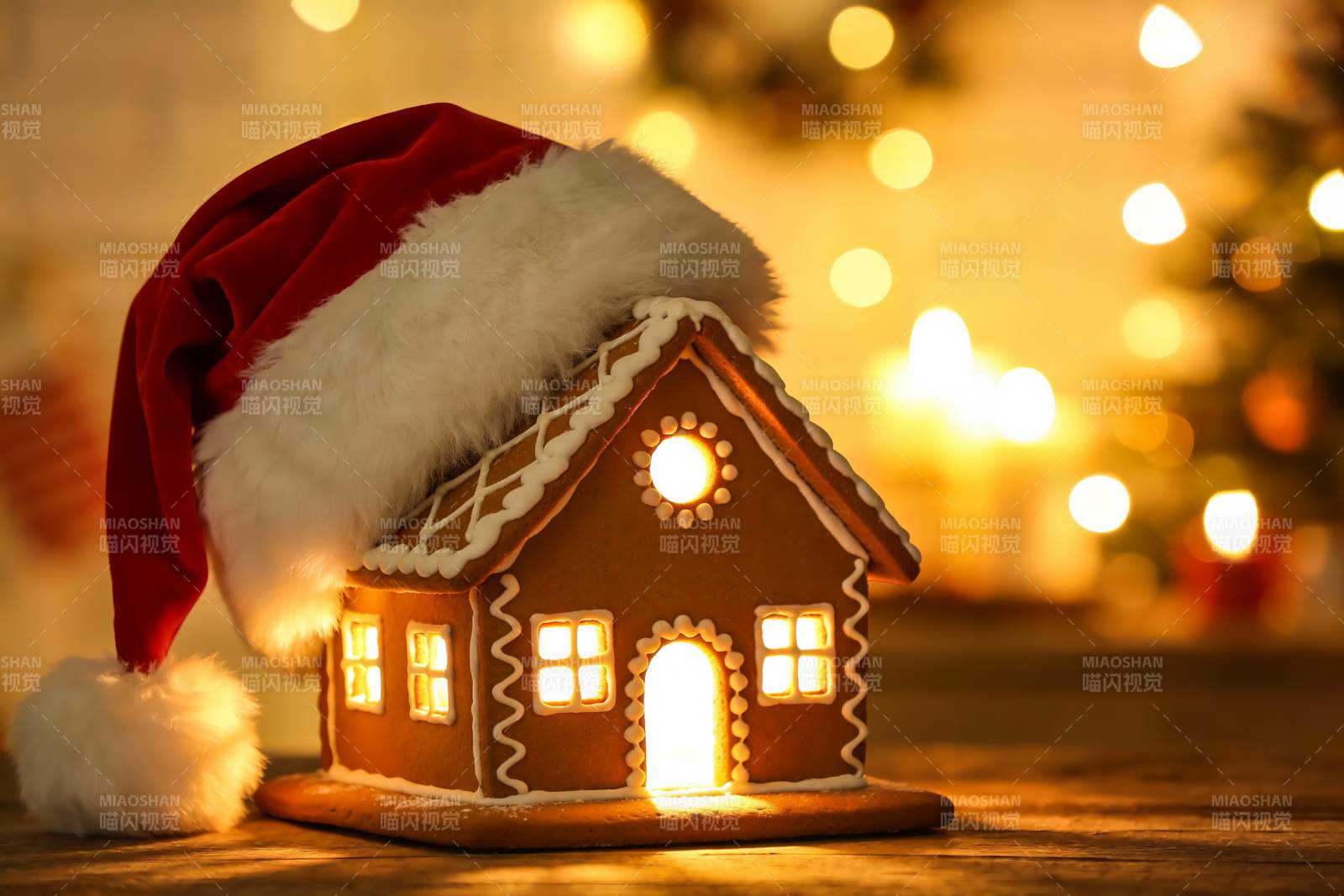 圣诞姜饼屋配红色帽子图片