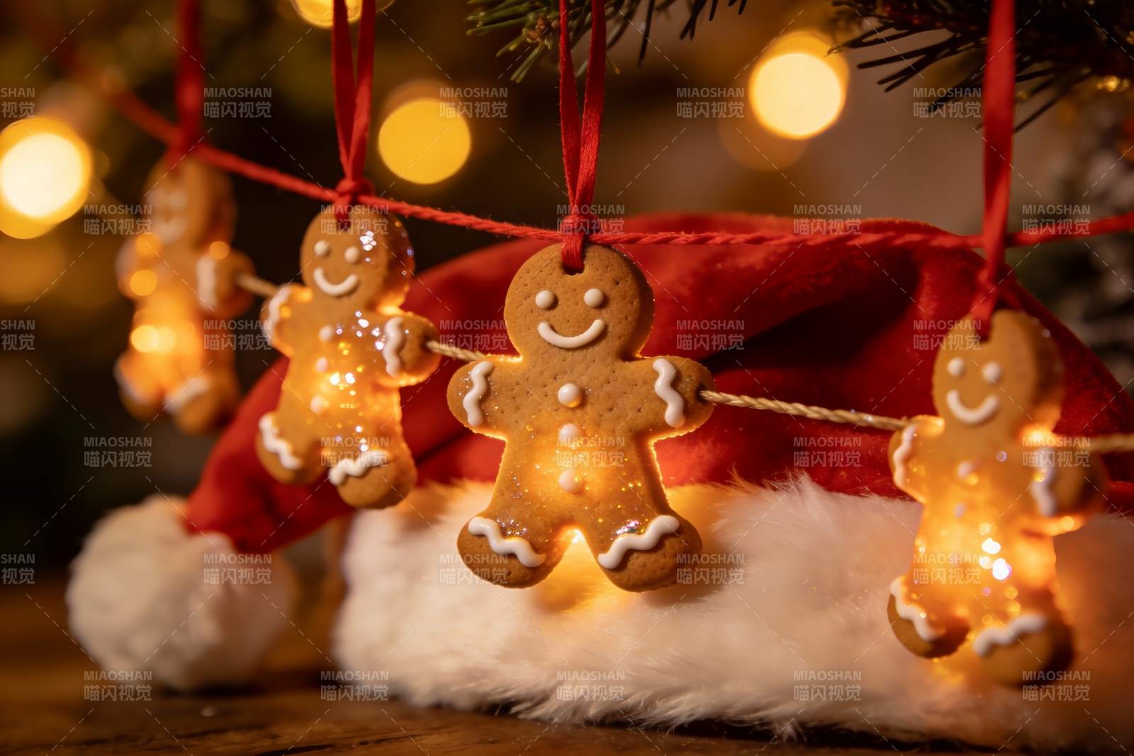 圣诞姜饼人挂饰与红帽图片