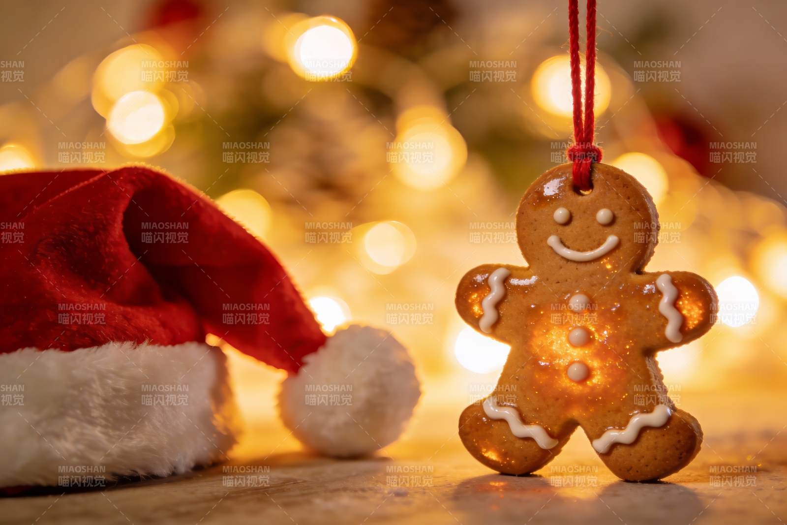 圣诞姜饼人与红帽温馨场景图片