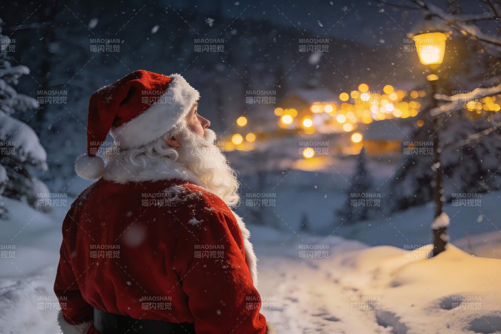 圣诞老人雪夜眺望灯火图片